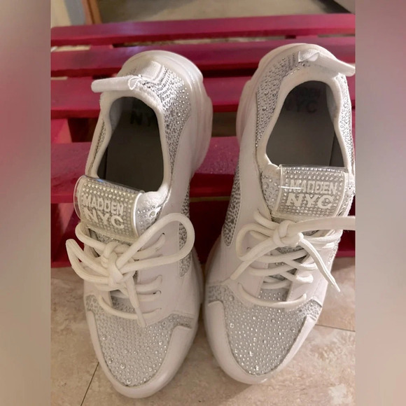 Steve Madden Women's Maxima Sneaker, size 9. - Picture 6 of 11